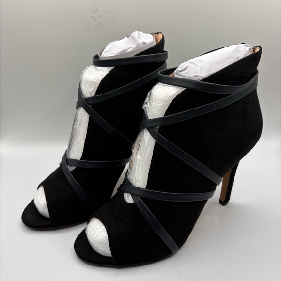 Journee Collection Black Strappy Heels - Picture 7 of 10